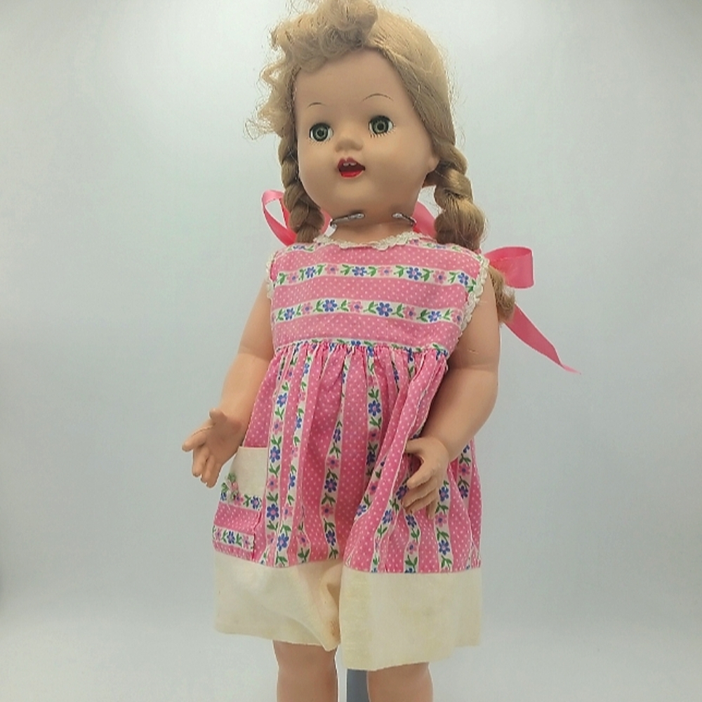 VINTAGE,ANTIQUE, 1950's WALKER DOLL,SLEEP EYES,NO CRYING, 18"
